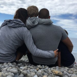 photo d'une famille de dos